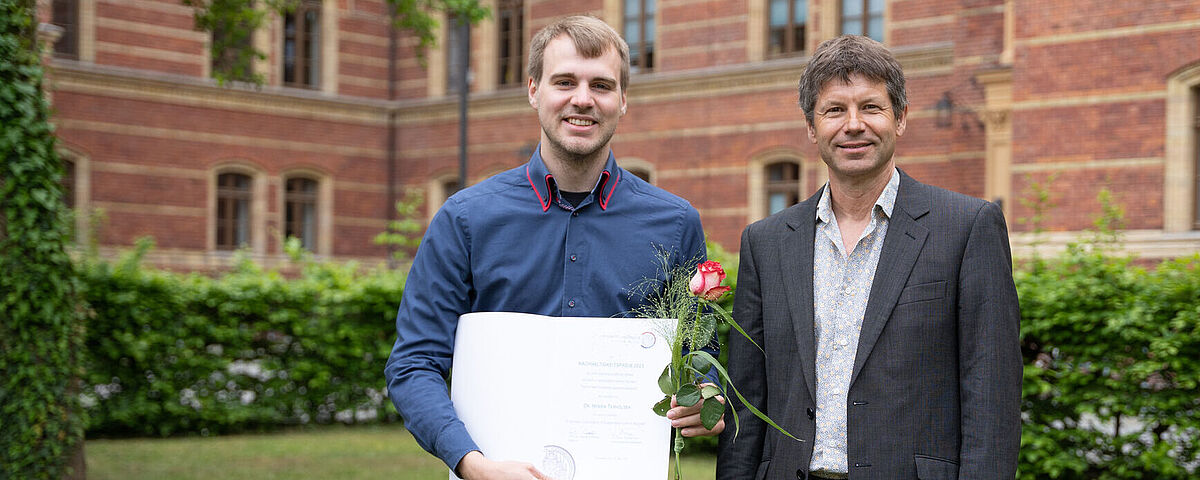 Dr. Henrik Terholsen (links) und Dr. Tiemo Timmermann (rechts) nach der Verleihung des Nachhaltigkeitspreises 2023