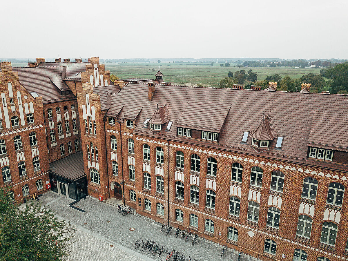 Gebäude Ernst-Lohmeyer-Platz 3 Drohnen-Blick auf das Gebäude Ernst-Lohmeyer-Platz 3