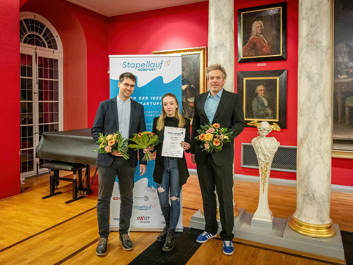 Gewinner des Businessplanwettbewerbs „SEGEL SETZEN!“. Dr. Christian Hentschker, Vanessa Halecker und Dr. Alexander Reder (v.l.n.r.) sind das Team Immolution, © Sascha Meichsner, 2022