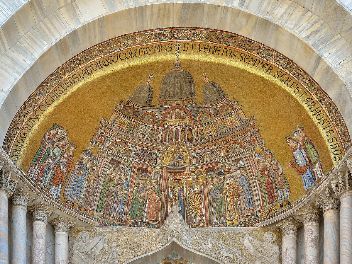 Mosaik mit Darstellung der Ankunft des Hl. Markus in Venedig, Fassade des Markusdoms, 13. Jahrhundert. © Wolfgang-Maroder, 2014