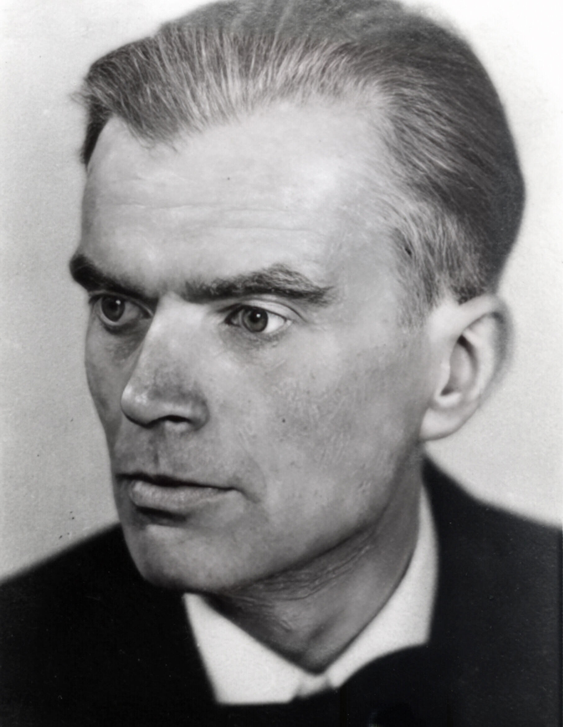 Ernst Lohmeyer Auf dem Schwarzweiß-Foto ist Ernst Lohmeyer zu sehen.