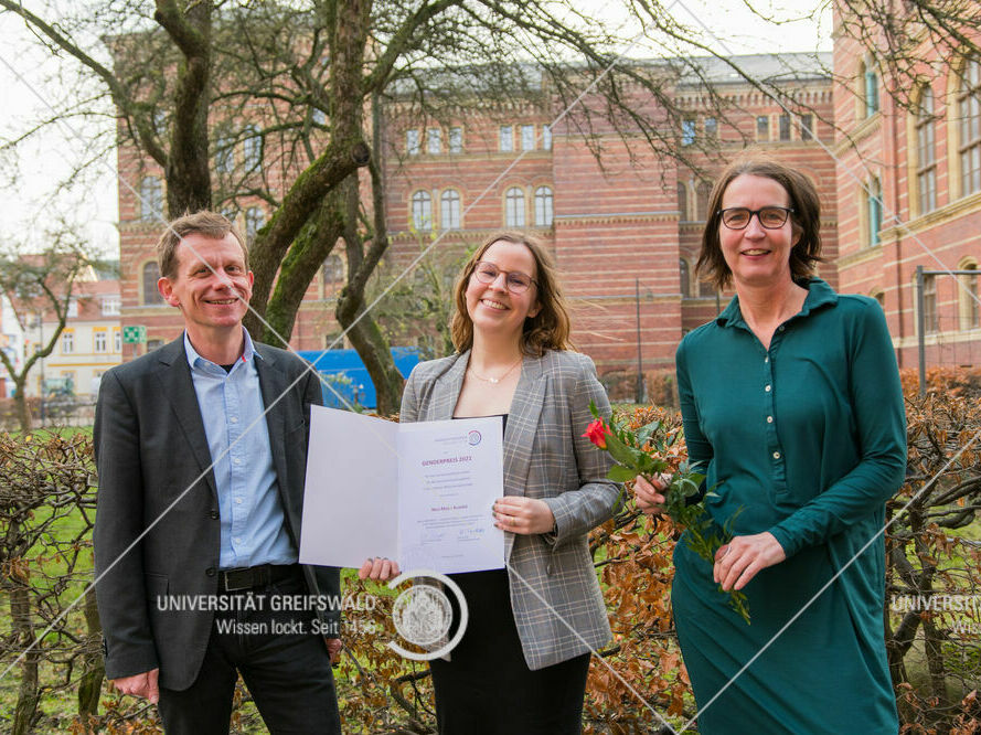 v.r.n.l. Prof. Dr. Stefan Harrendorf, Nele Marie Klamer, Angela Hoppe - - ©Laura-Schirrmeister, 2021