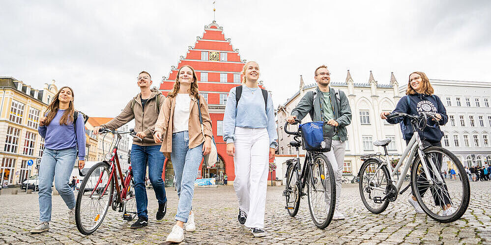 Students walking across the historical market square.