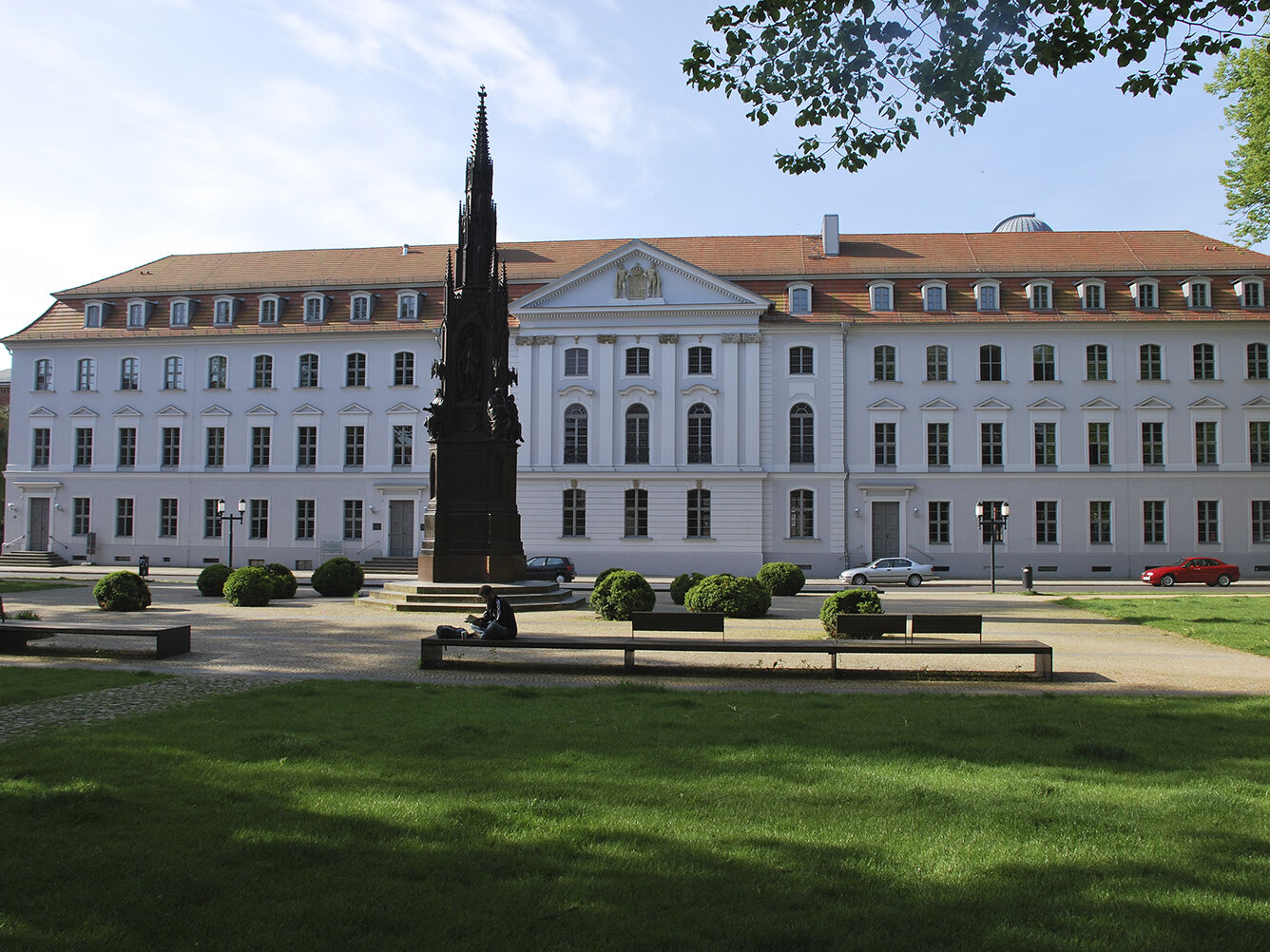 Symbolbild Blick auf das Universitätshauptgebäude in Greifswald