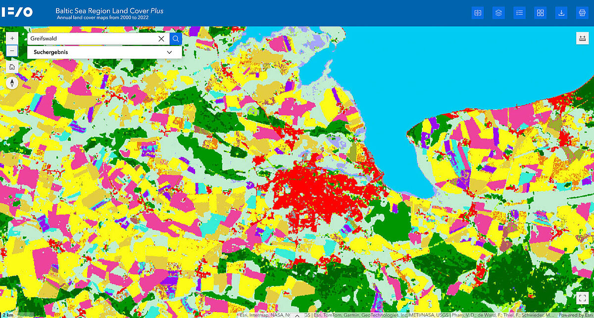 Die Region in und um Greifswald in der Kartierung von unterschiedlichen Typen der Landbedeckungen im IFZO-Geoportal.