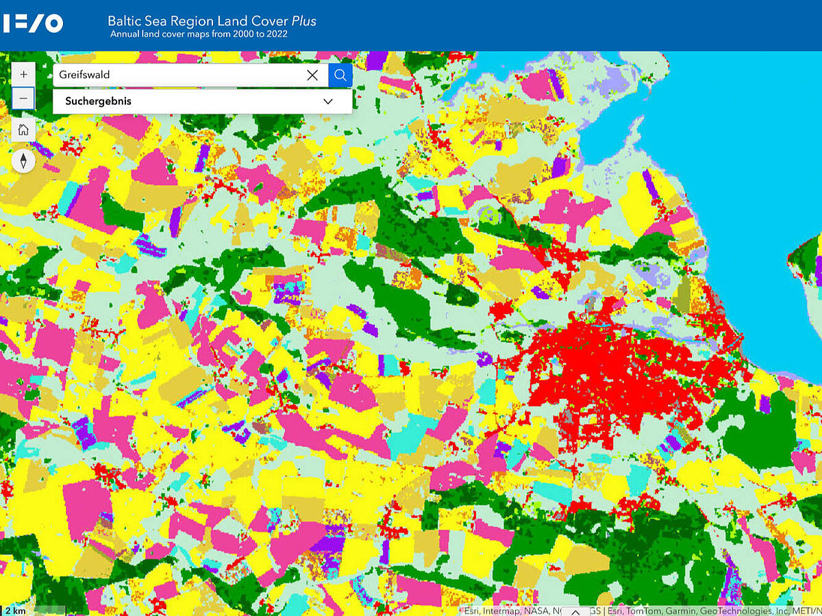 Die Region in und um Greifswald in der Kartierung von unterschiedlichen Typen der Landbedeckungen im IFZO-Geoportal.