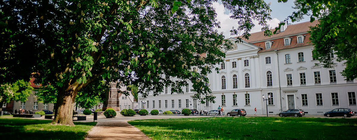 View of the University Main Building and Rubenow Memorial, © Till Junker, 2019 