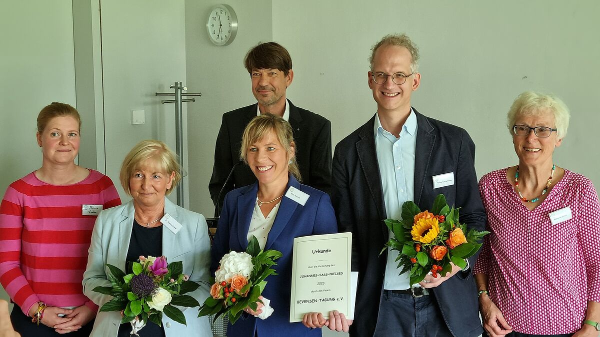PD Dr. Birte Arendt (3. v.l.) bei der Verleihung des Johannes-Sass-Preises 2023